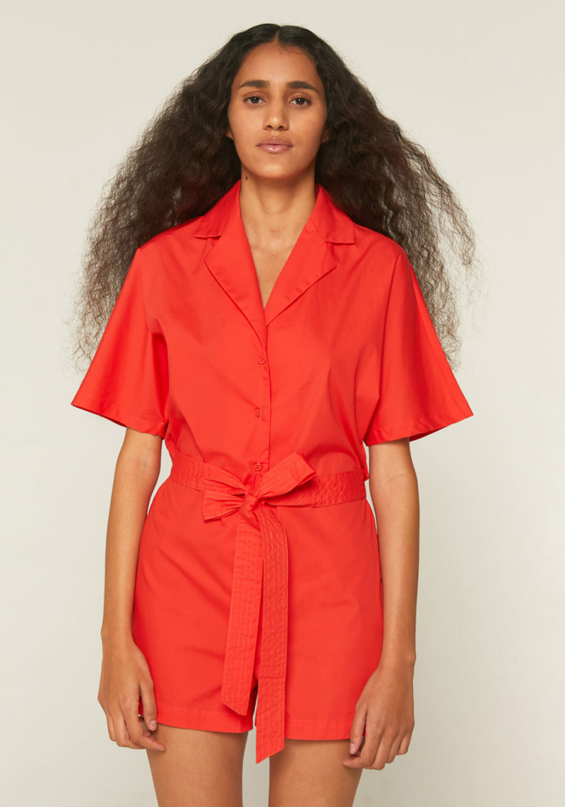 Mono corto rojo