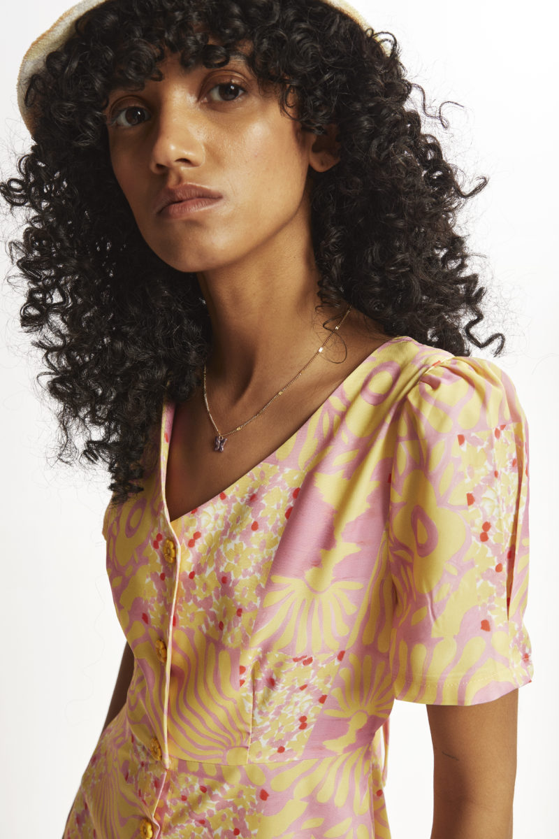 Vestido corto amarillo - Imagen 2