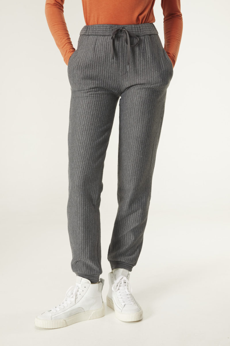 Pantalón gris