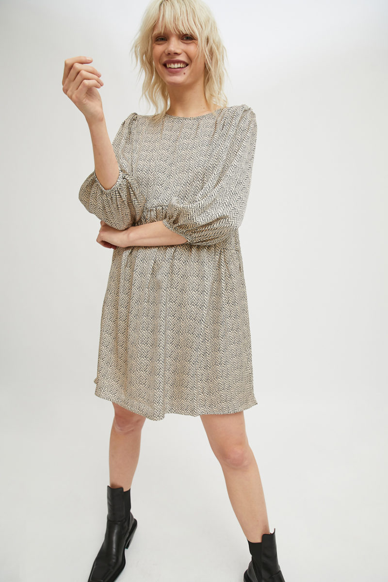 Vestido corto manchitas - Imagen 4