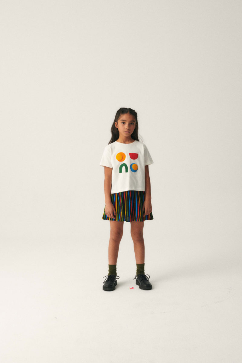 Falda corta con estampado multicolor. - Imagen 2