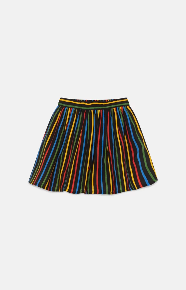 Falda corta con estampado multicolor.