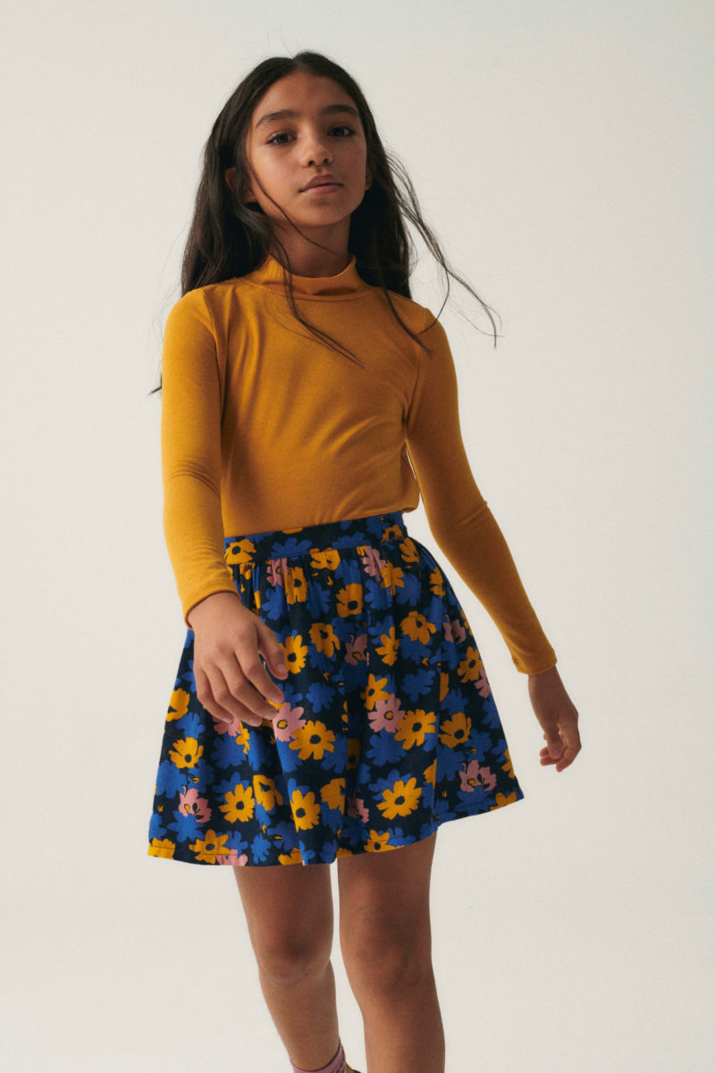 Falda corta con estampado floral - Imagen 2